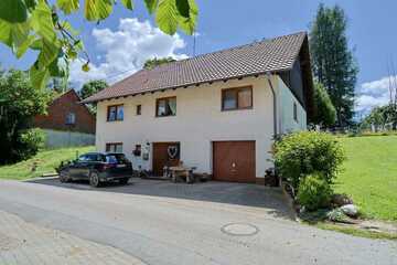 Landhaus mit viel Platz für die ganze Familie - plus großes Jugendzimmer. DG ausbaufähig