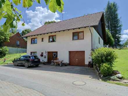 Landhaus mit viel Platz für die ganze Familie - plus großes Jugendzimmer. DG ausbaufähig