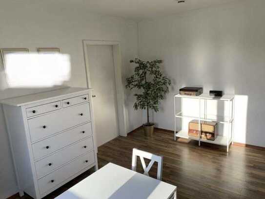 Stilvolle, modernisierte 2-Zimmer-Wohnung in Augsburg-Göggingen