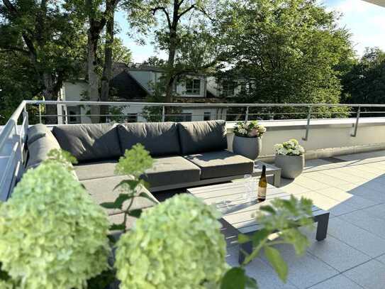 Exklusive Penthouse Wohnung mit großzügiger umlaufender Terrasse in Villenlage - 2TG Stellplätze