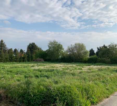 Sonniges Grundstück in einem schönen Wohngebiet in Regis-Breitingen