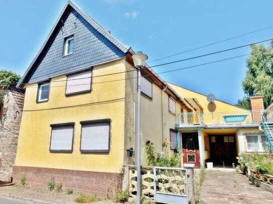 Freistehendes Einfamilienhaus, in ruhiger Lage, zum Fertigbauen. Optimal auch für Tierzucht.