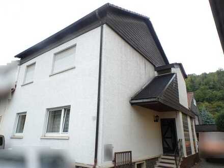 3 - Familienhaus mit großer Garage und schönem Garten in ruhiger Wohnlage