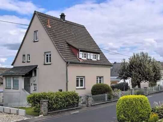 Schönes Haus mit Nebengebäude u. großem Grundstück in Nentershausen, WW zu vermieten