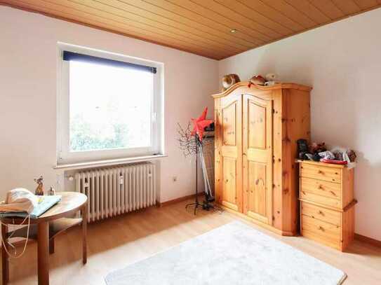 Helle 3-Zimmer-Wohnung mit wunderschönem Fernblick, Balkon, Stellplatz und Garage in Adelebsen