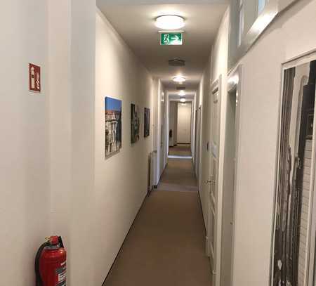 Schöner Altbau 2. OG Büro-, Gewerbeetage, Praxisräume in Berlin-Charl. zu vermieten