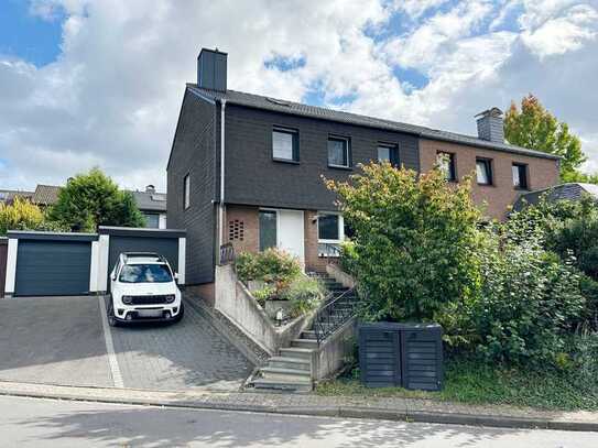 Nahezu voll modernisiertes Einfamilienhaus (DHH) mit kleinem Garten u. Garage in Odenthal-Glöbusch