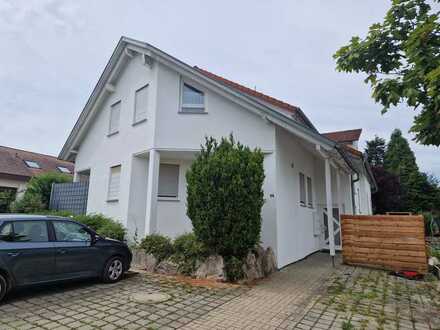 Wunderschöne DG-Wohnung mit drei Zimmern sowie Balkon und Einbauküche in Neustetten-Remmingsheim