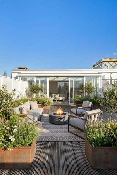 Penthouse in Uhlenhorst: Große Terrasse mit Alsterblick über den Dächern Hamburgs