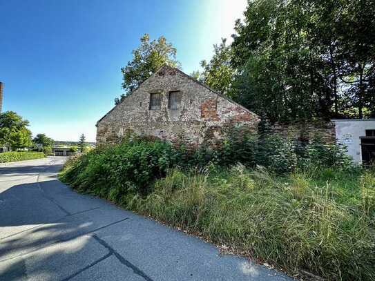 Historisches Bauland mit Potenzial: 2850 m² Grundstück mit denkmalgeschütztem Huthaus