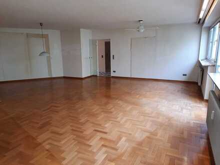 Großzügige Wohnung im Zentrum von Essen mit Tiefgaragenstellplatz