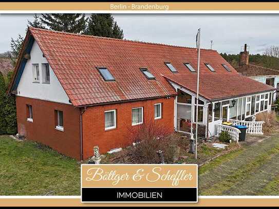 Landhaus mit vielfältigen Möglichkeiten auf großzügigem Grundstück direkt am Feld