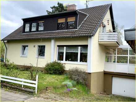 Zweifamilienhaus mit Garage und großem Grundstück in sehr guter Lage von Bonn Röttgen