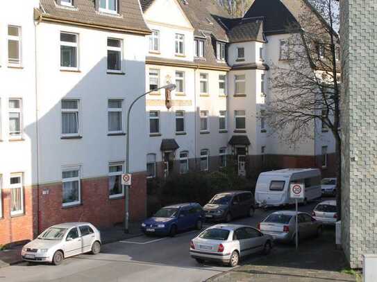 Große Familienwohnung mit zwei Bädern und Rheinblick!!!