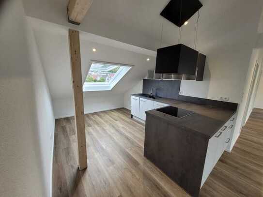 Geschmacksvolle 2,5-Zimmer-Dachgeschosswohnung mit EBK