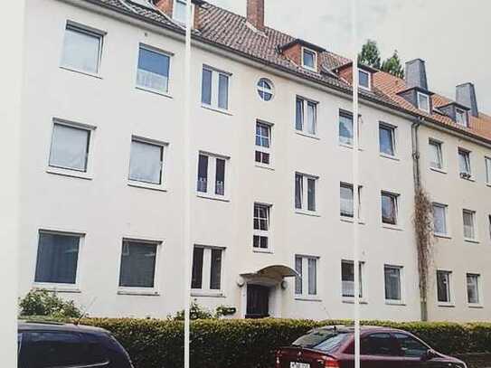 Stilvolle, vollständig renovierte 2-Zimmer-DG-Wohnung mit Einbauküche in Hannover