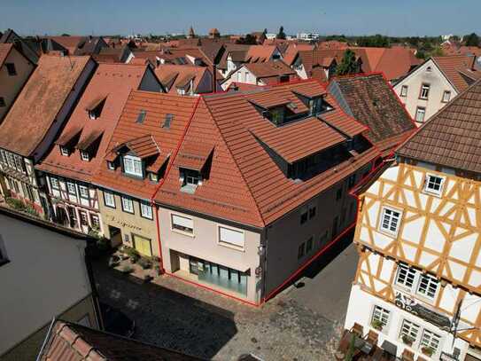 GEPFLEGTES WOHN-UND GESCHÄFTSHAUS IN MARKTPLATZNÄHE MIT AUSBAUFÄHIGER SCHEUNE