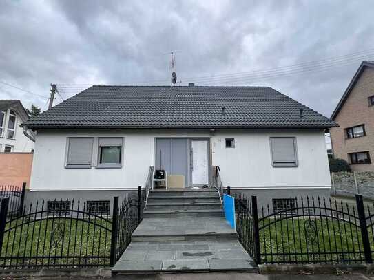 2 freistehende Luxus Einfamilienhäuser mit Pool und Sauna