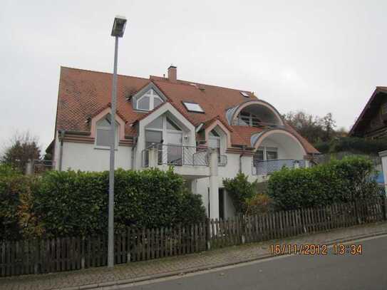 Großzügige 2-Zimmer-ETW mit kleinem Garten und Terrasse und Carport