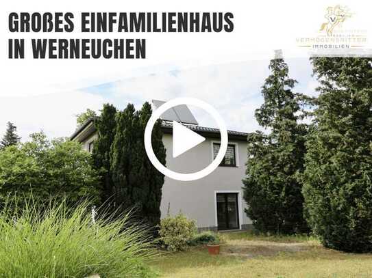 Großes Einfamilienhaus mit EBK, Terrasse, großer Garten mit Apartment zentral in Werneuchen