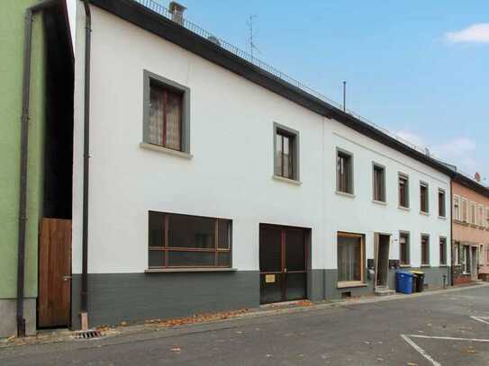 Großzügige, vermietete 6-Zimmer-Maisonettewohnung mit Sanierungsbedarf in Uehlfeld