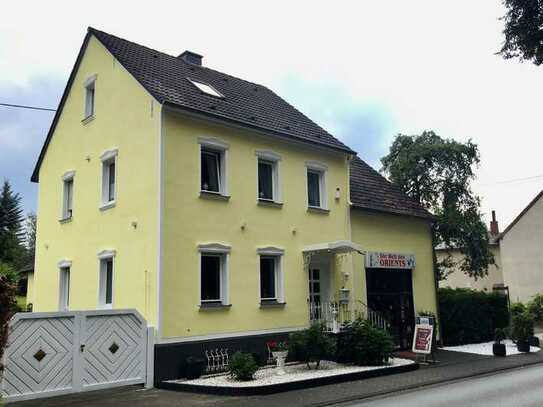 Provisionsfreie Geräumiges und gepflegtes 9-Zimmer-Haus in Asbach //