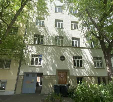 SINGLEWOHNUNG ++ Wunderschöne 1 Zimmer Altbauwohnung im Wiesbadener Westend ++