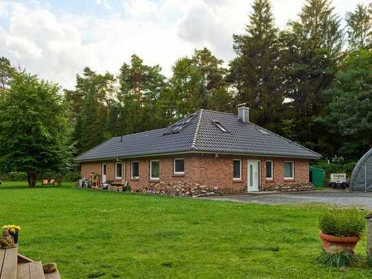 Modernes Wohnen im Grünen – Bungalow auf ca. 3.338 m² Grundstück in Buchholz Suerhop