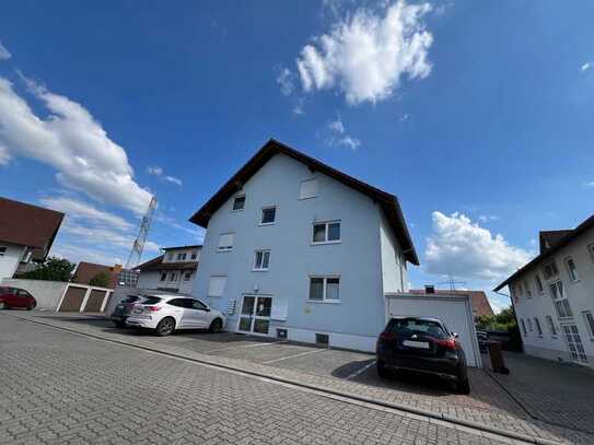 Bezugsfrei - gepflegte 2-ZKB mit Einbauküche, Südbalkon und Stellplatz