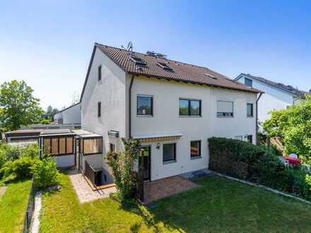 Große Doppelhaushälfte mit weitläufigem Garten, Garage und voll ausgebautem Dachgeschoss