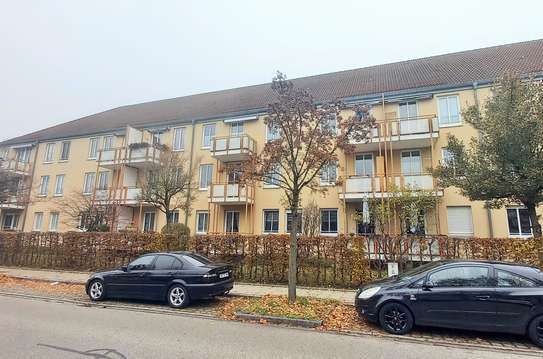 Helle 2 Zi. Wohnung mit Balkon und TG Stellplatz in Altenerding