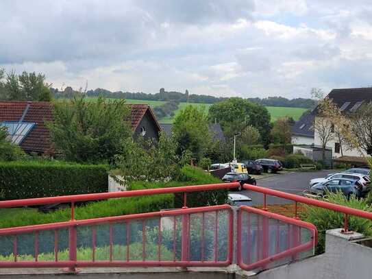 "Helle 2-Zimmer-Wohnung mit Balkon u. Stellplatz, hochwertige Ausstattung"