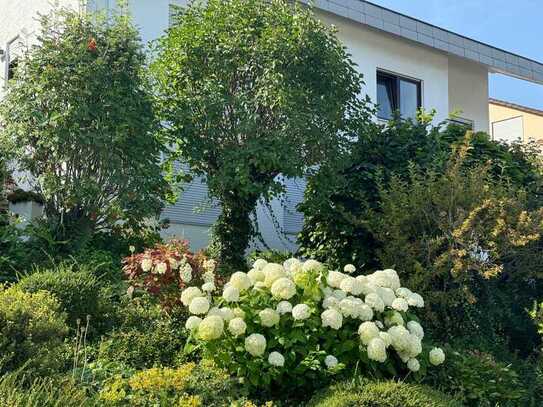 Mehrgenerationen - Haus mit unglaublicher Aussicht, Dachterrasse und Garten! In Dettingen/ Buchhalde