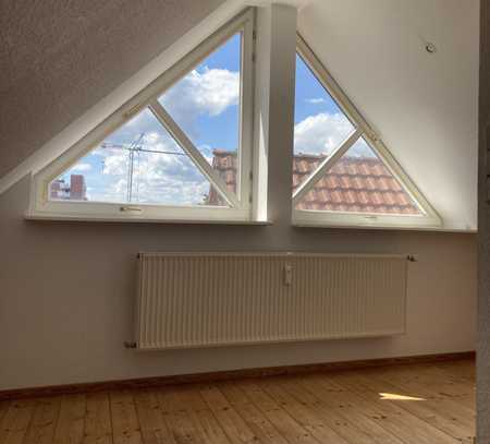 Gemütliche helle 3-Zimmer-Maisonette-Wohnung mit Einbauküche