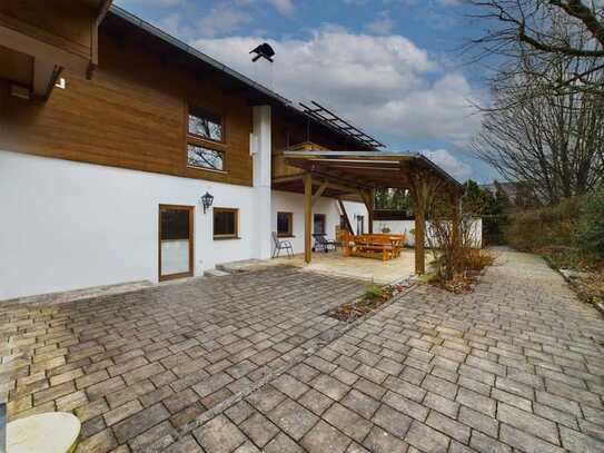 Ruheoase vor den Toren Münchens:
Idyllisches Landhaus mit großem Garten
- Ideal für Naturliebhaber