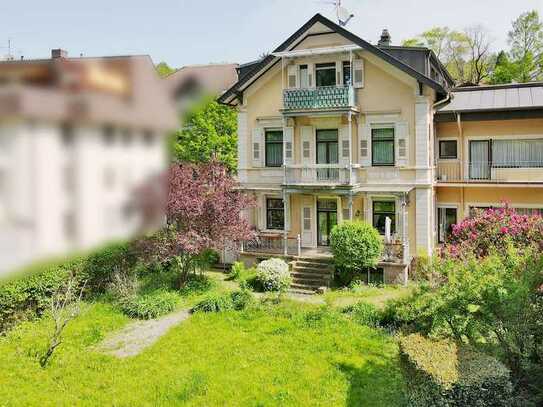 Rarität! Mehrfamilienhaus mit herrlichem Blick ins Grüne - in TOP-Lage von Baden-Baden!