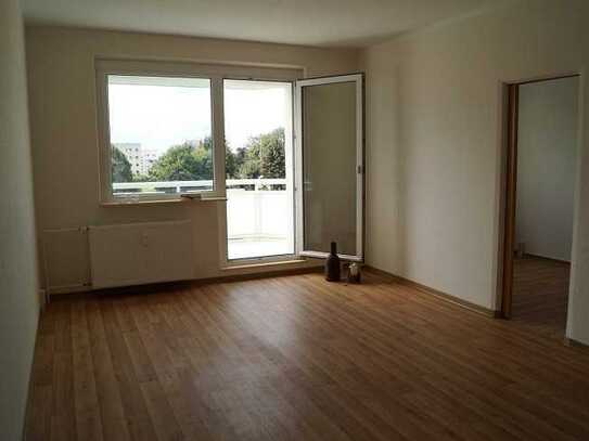 Rundum praktisch: Balkon, Wanne und Abstellraum