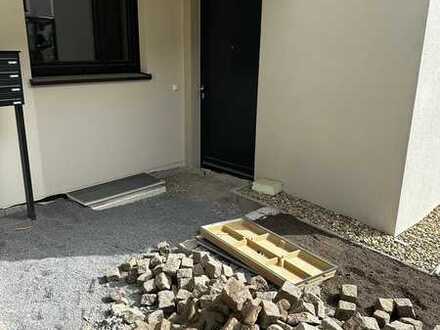 In Dresden: Erstbezug Terrassenwohnung mit separatem Eingang und 5 hellen Zimmern