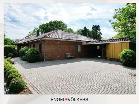 Großzügiger Bungalow mit Einliegerwohnung und Carport