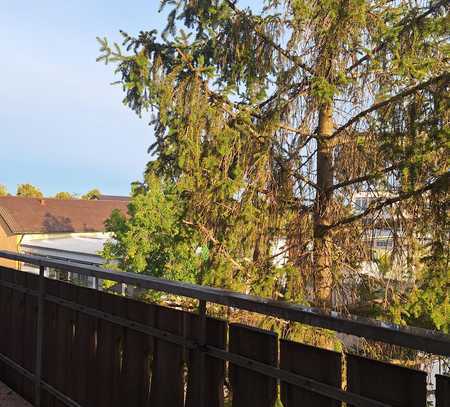 Gepflegte 2-Raum-Dachgeschosswohnung mit Balkon und Garage