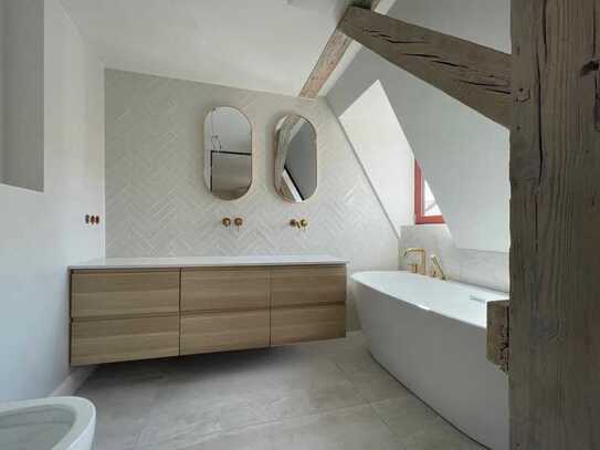 **NEU-Erstbezug - 2 R-Maisonette-Wohnung, große Galarie, 2 Badezimmer, Lift und offene Wohnküche**