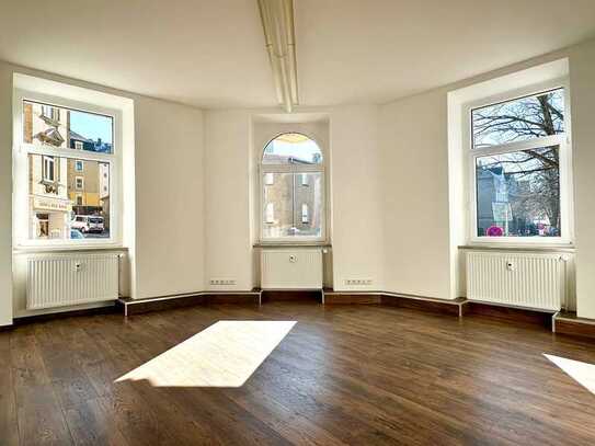 Geräumige, helle 2-Raum-Wohnung - nach Ihren Wünschen renoviert - auf der Lindenstraße in Annaberg!!