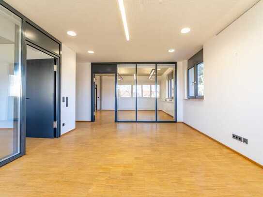 Moderne Büro, Praxis, oder Laborfläche ab sofort mit Parkplätzen zu vermieten!