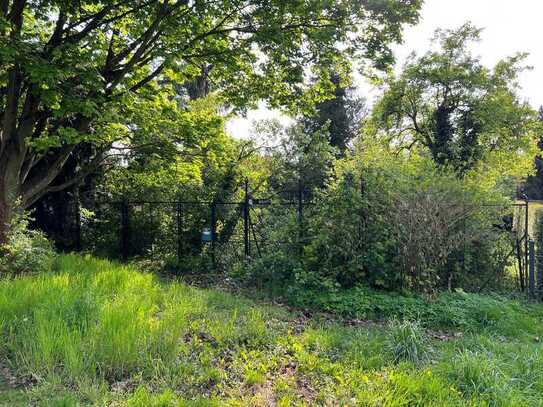 Attraktives Wohngrundstück in zweiter Baureihe in Berlin-Biesdorf