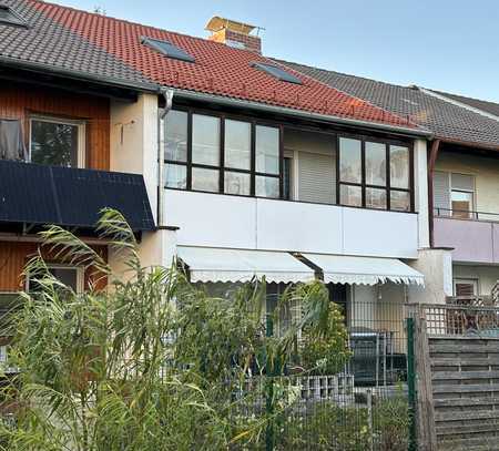 8-Zimmer-Reihenmittelhaus in Karlsfeld mit 2 Balkonen, Terrasse und Garten