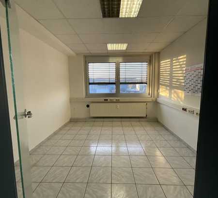 Einzelnes Büro (3x 15 m², 1x 30m²) oder Büroetage, exzellente Lage im Gewerbegebiet