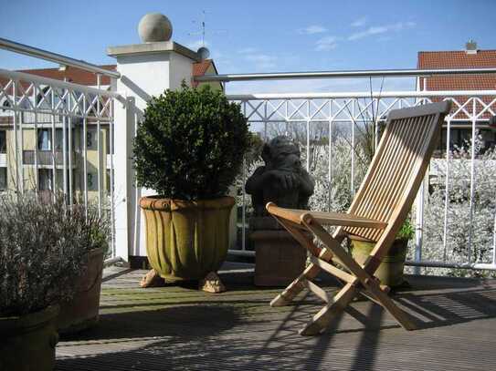 2-Zimmer-Wohnung mit Balkon, Loggia und Wintergarten in München Pasing