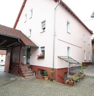 EIN GROSSES HAUS KANN VIELES BIETEN! WOHNHAUS mit 2 Garagen! Mitbenutzung des Innenhofes