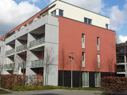 Helle 4-Zimmer-Maisonette-Wohnung mit Dachterrasse, Loggia und EBK in Mülheim, Köln