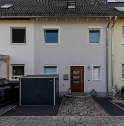 Helles modernes Reihenmittelhaus in familienfreundlicher Lage in Emmering